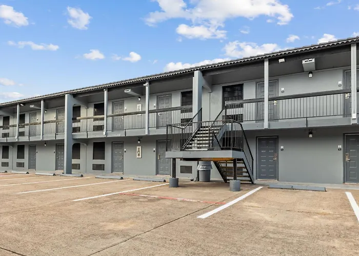 Super 8 By Wyndham Texas City - Galveston Area