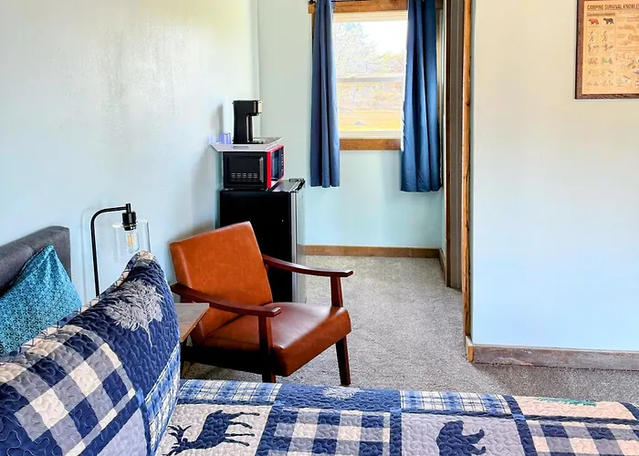 Peninsula Point Lodge