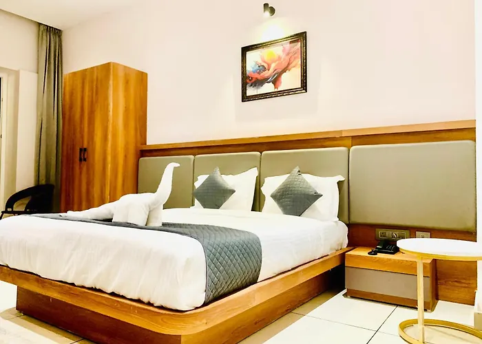 Hotel Emora Keys, 500 Mtrs From Madikeri Fort