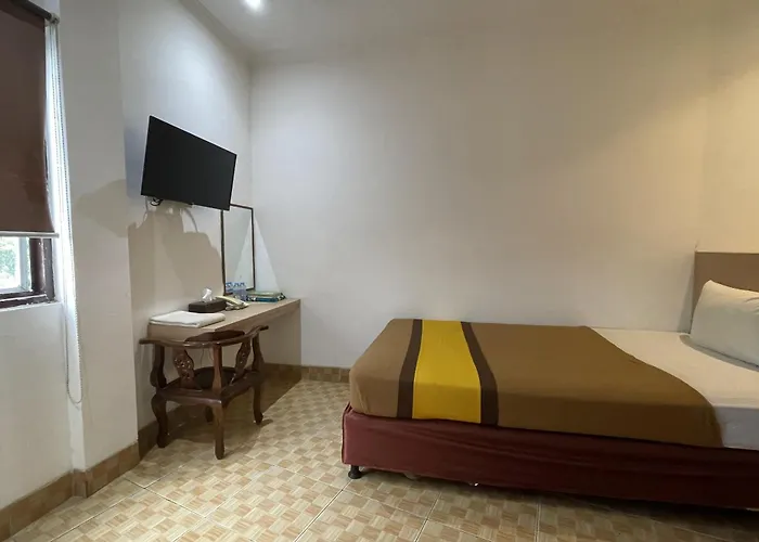 Hotel O Near Mall Panakukkang Formerly Al-Badar Hotel Syariah