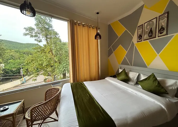 Hotel Clover Inn Malsi