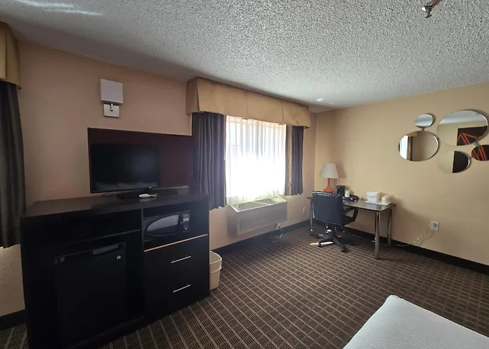 Howard Johnson By Wyndham Williams