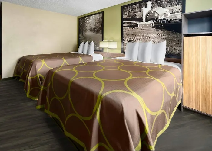 Super 8 By Wyndham St. Clairsville Oh/Wheeling Wv Area
