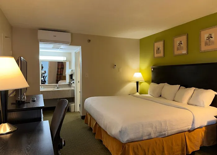 Quality Inn & Suites Moline Airport