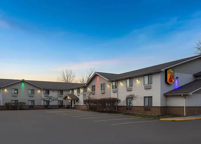 Super 8 By Wyndham Mentor/Cleveland Area