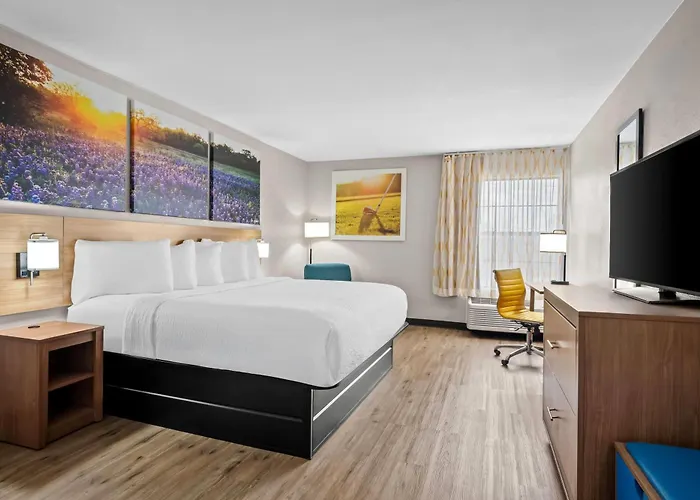 Days Inn By Wyndham Dallas Plano