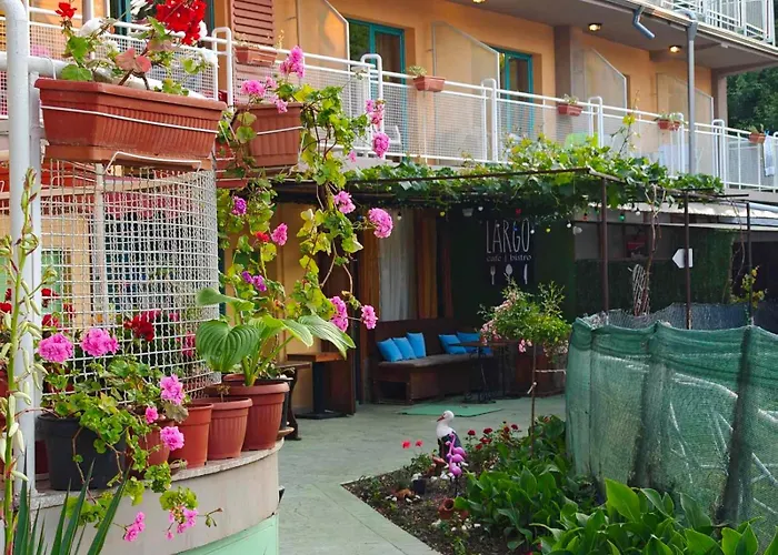 Largo Beach Hotel