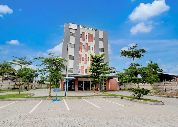 Townhouse Oak Near The Park Mall Solo Formerly D'Nawasena Guest House