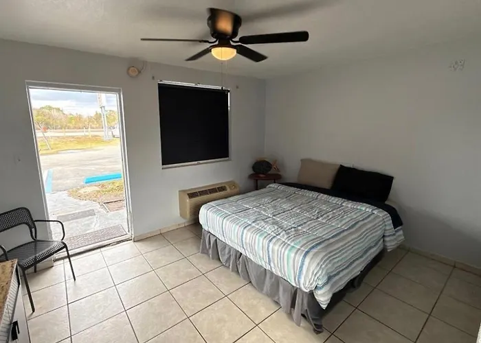 Cozy Cove Inn