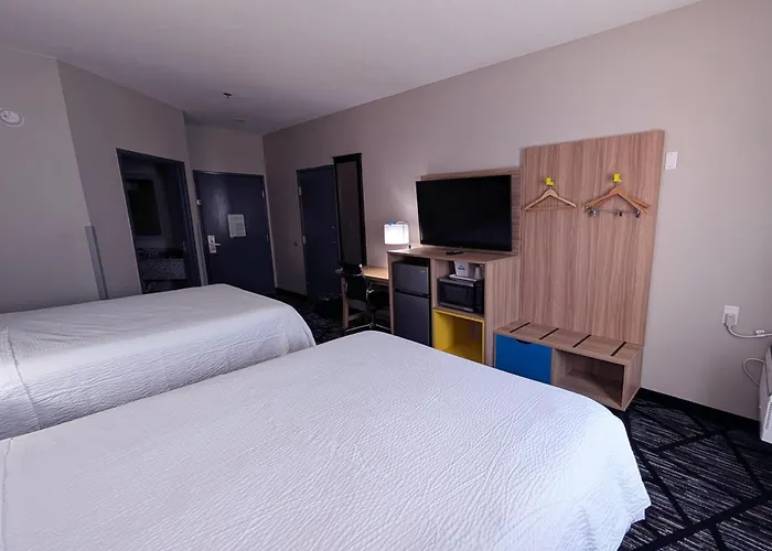 Days Inn & Suites By Wyndham Augusta Near Fort Eisenhower