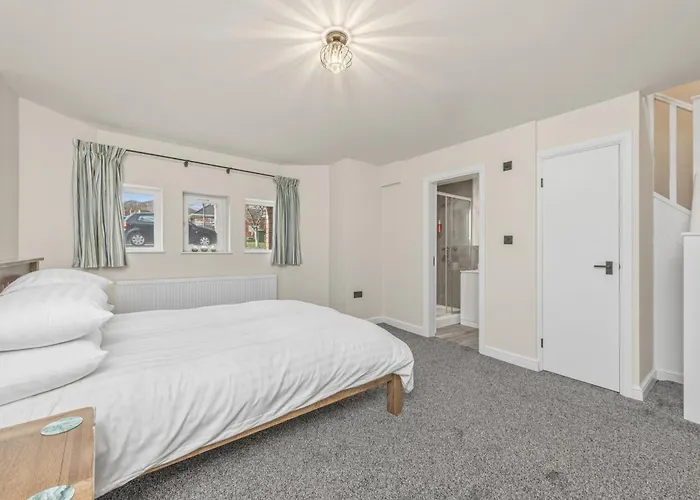 Ascot Grange Hotel & Apartments