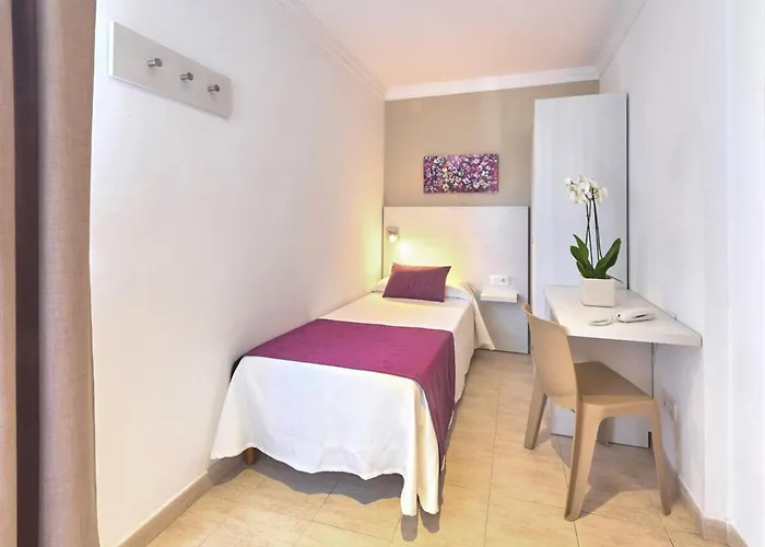Flor Los Almendros Hotel