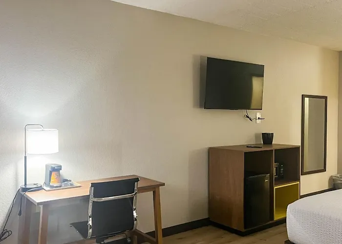 Studio 6 Suites Fremont, Oh