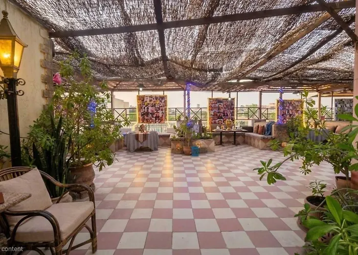 Opal Pyramids Hotel
