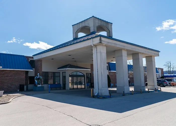 Coratel Inn And Suites By Jasper Lacrosse