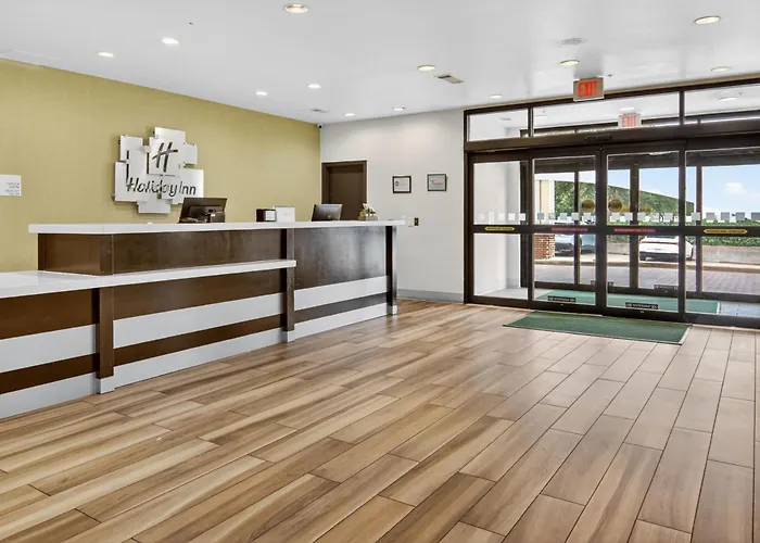Holiday Inn And Suites Addison By Ihg