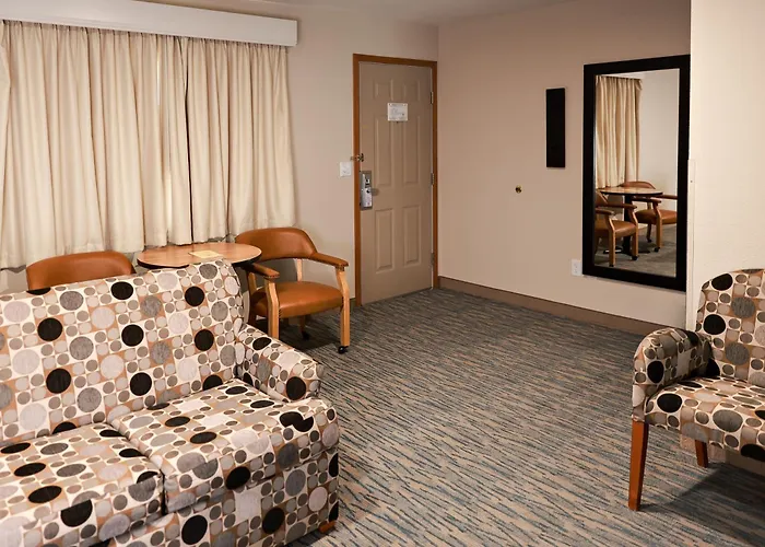 Rivertree Inn & Suites