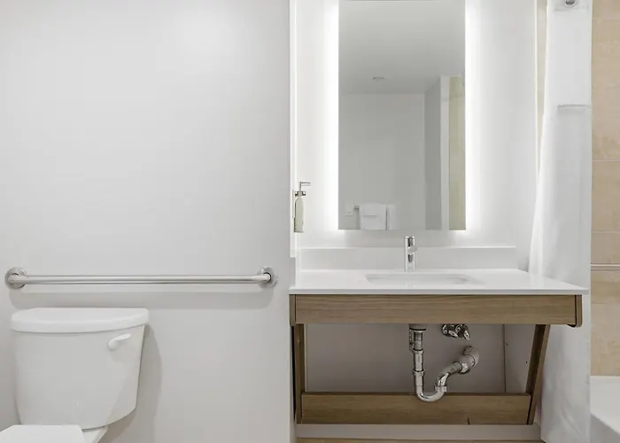Holiday Inn Express & Suites Raleigh West - Lenovo Center By Ihg