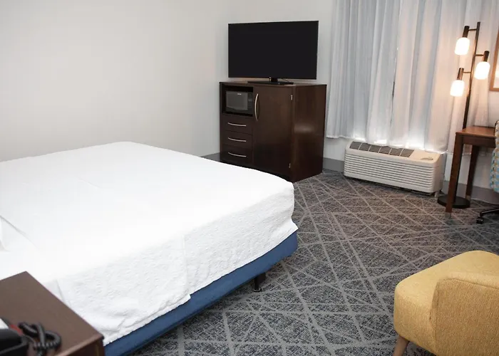 Hampton Inn & Suites Williamsport - Faxon Exit