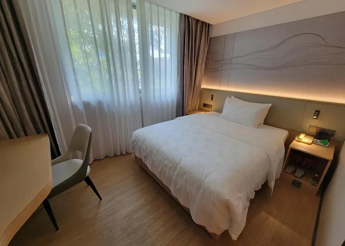 Guangdong Baiyun City Hotel