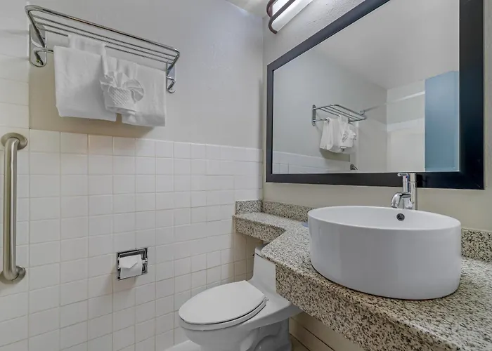 Quality Inn & Suites Kansas City - Independence I-70 East
