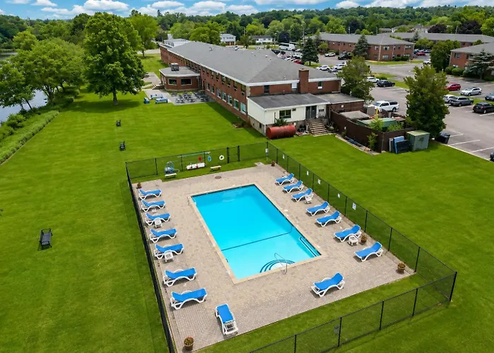 Lakeside Inn