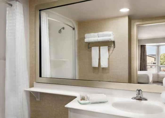 Royal Hotel West Edmonton, Trademark Collection By Wyndham