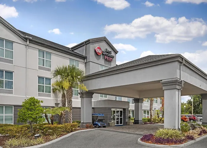 Best Western Plus Chain Of Lakes Inn & Suites