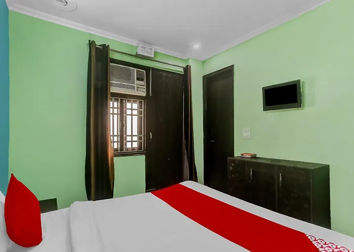 Hotel O Blue Diamond Near Jahangirpuri Metro Station