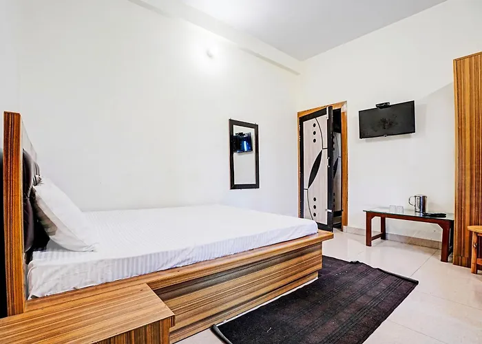 Hotel O Sadhna Holiday Home