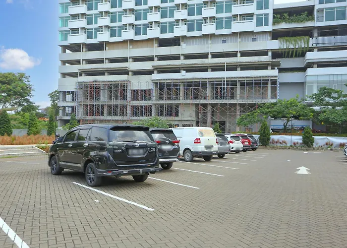 Oyo 93432 Tree Room Hotel
