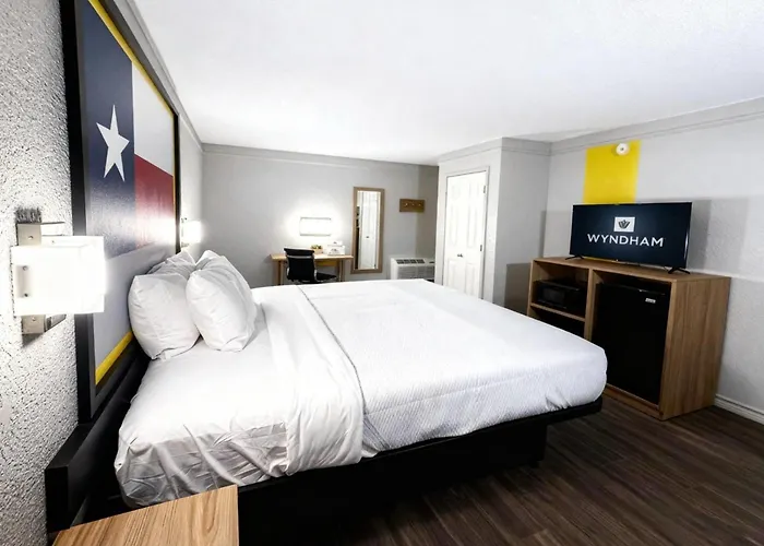 Super 8 By Wyndham Nacogdoches Near University