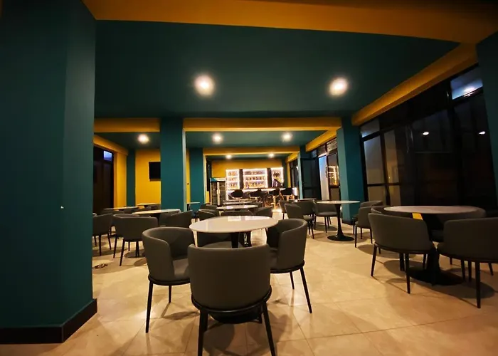 Wyne'S Hotel