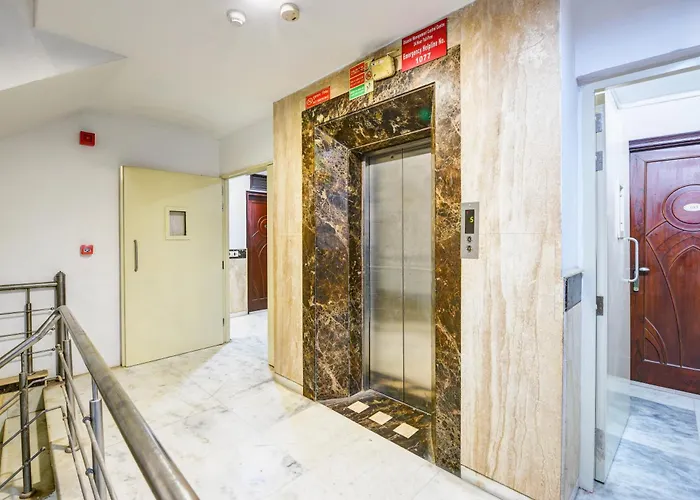 Hotel Chanchal Deluxe -A Unit Of Nihar Hotels-Just 2 Minutes Walking Distance From New Delhi Railway Station