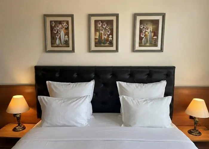 Lotus Family Hotel - Free Parking