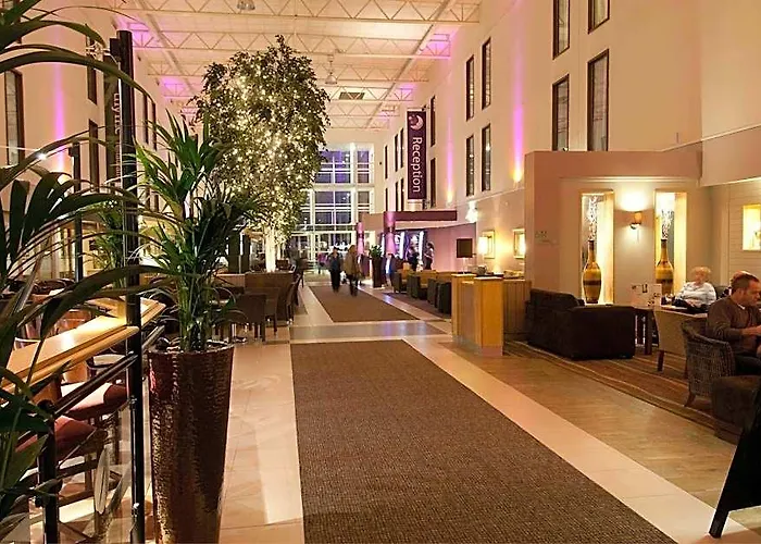 Premier Inn London Heathrow Airport T2 & T3 - Bath Road