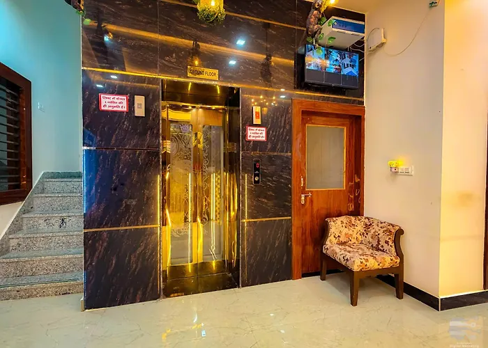 Radha Palace - Near Prem Mandir And Iskon