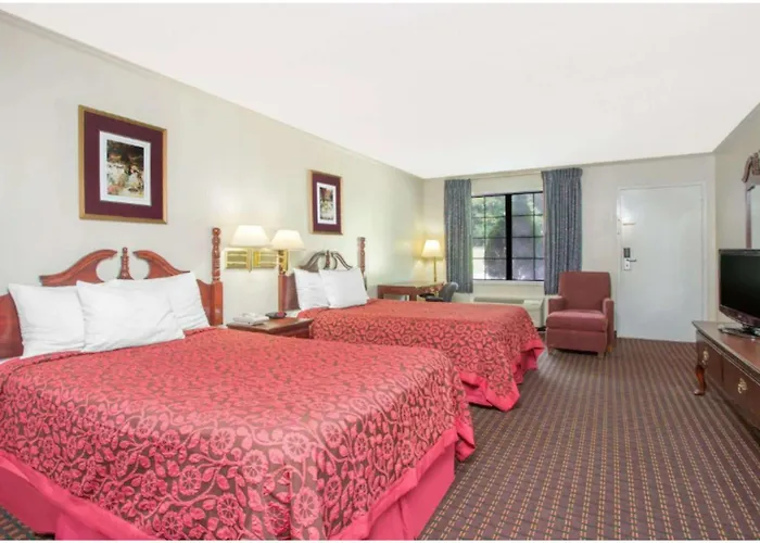 A Red Dot Inn Milledgeville