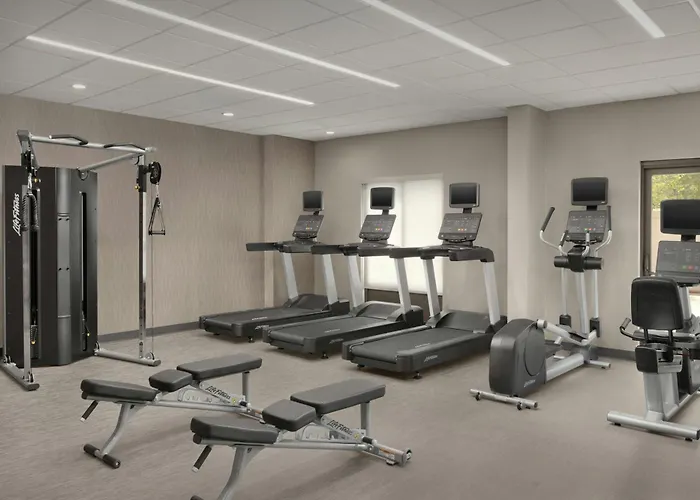 Courtyard By Marriott Bloomington