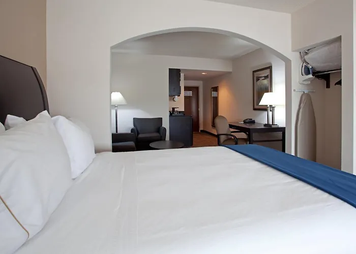 Holiday Inn Express & Suites Hope Mills-Fayetteville Airport By Ihg