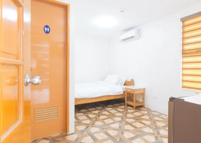 Reddoorz @ Alquiza Residences Paranaque
