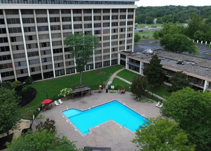 Grand Laurel Hotel