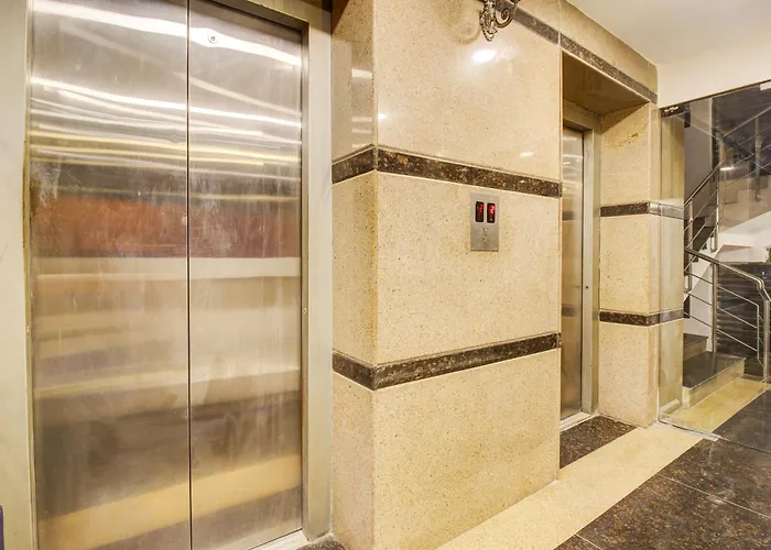 Super Townhouse Rcc Hotel Banjara Hills