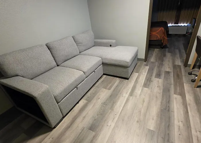 Super 8 By Wyndham Cloverdale In