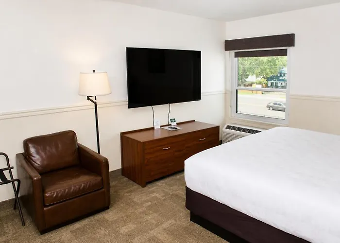 Boothill Inn And Suites