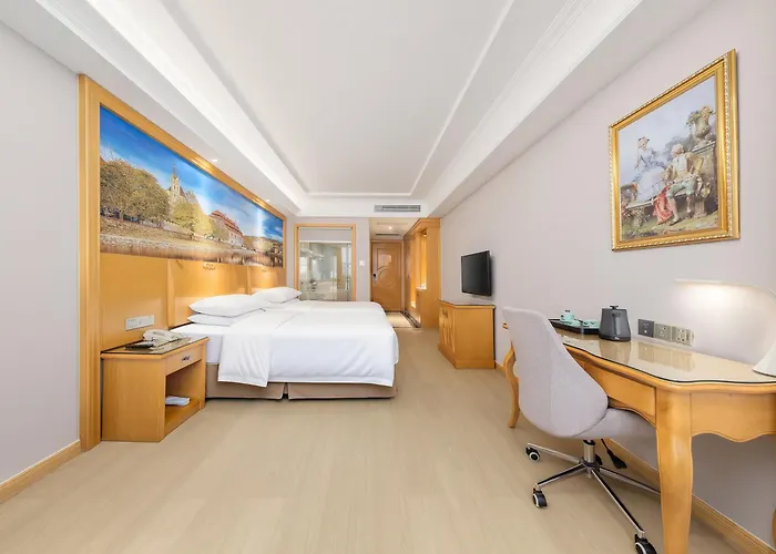 Vienna Hotel Shenzhen Fuyong Subway Station