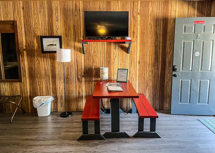Reel Inn And Lodge