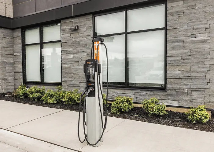 Holiday Inn Express & Suites Toronto Airport South By Ihg