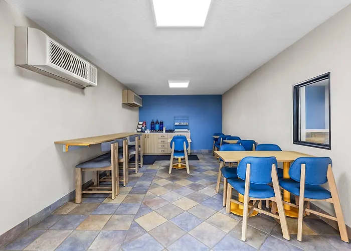 Motel 6 Wells