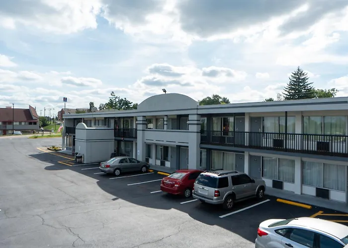 Days Inn & Suites By Wyndham Dayton North